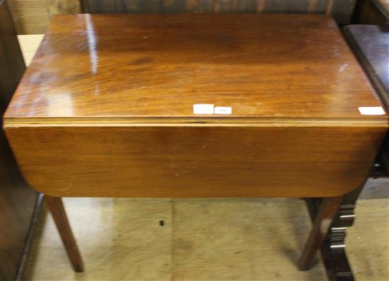 Pembroke table(-)